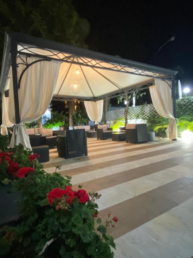 Hotel La Perla ريفا ديل غاردا المظهر الخارجي الصورة