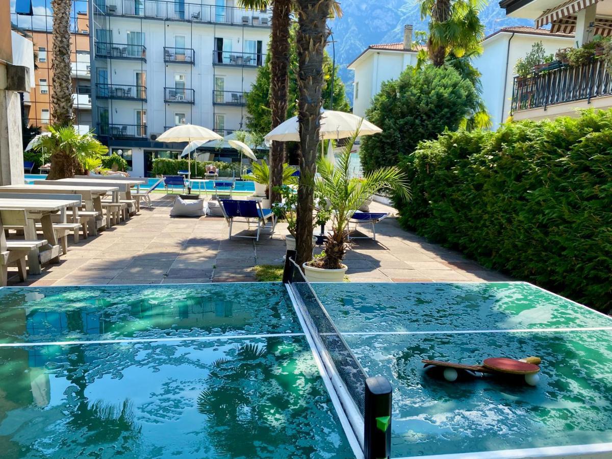 Hotel La Perla ريفا ديل غاردا المظهر الخارجي الصورة