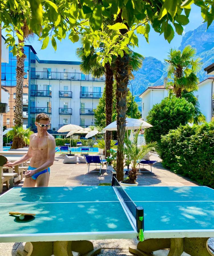 Hotel La Perla ريفا ديل غاردا المظهر الخارجي الصورة
