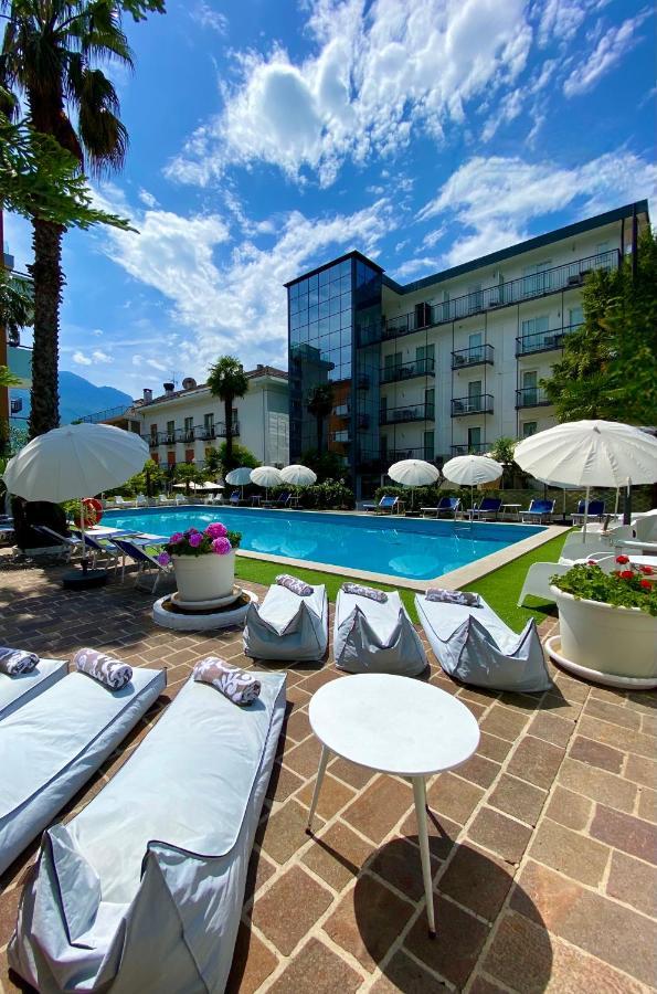 Hotel La Perla ريفا ديل غاردا المظهر الخارجي الصورة