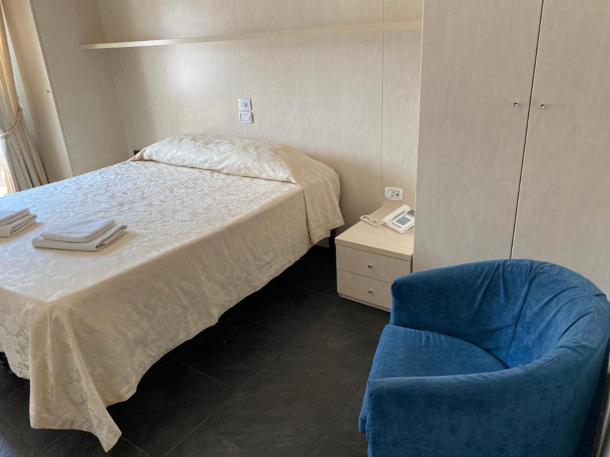 Hotel La Perla ريفا ديل غاردا المظهر الخارجي الصورة