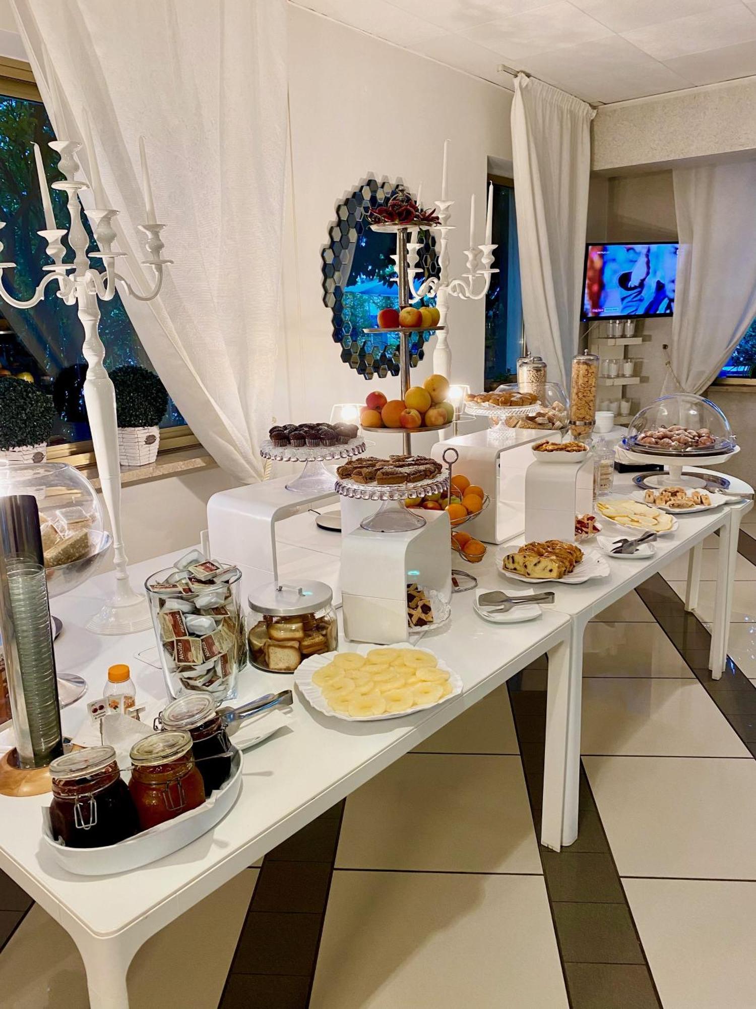 Hotel La Perla ريفا ديل غاردا المظهر الخارجي الصورة