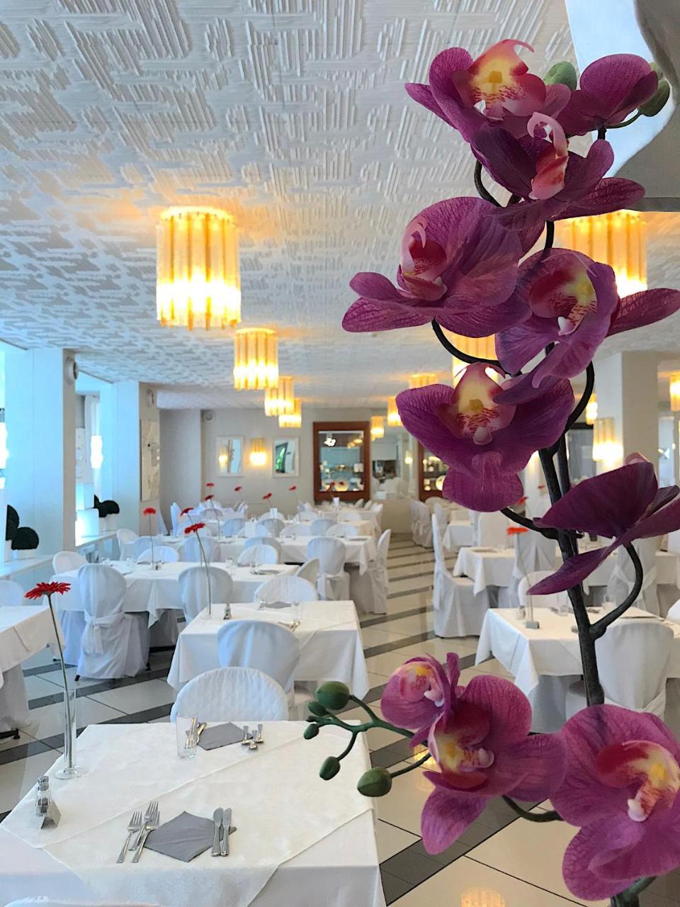Hotel La Perla ريفا ديل غاردا المظهر الخارجي الصورة